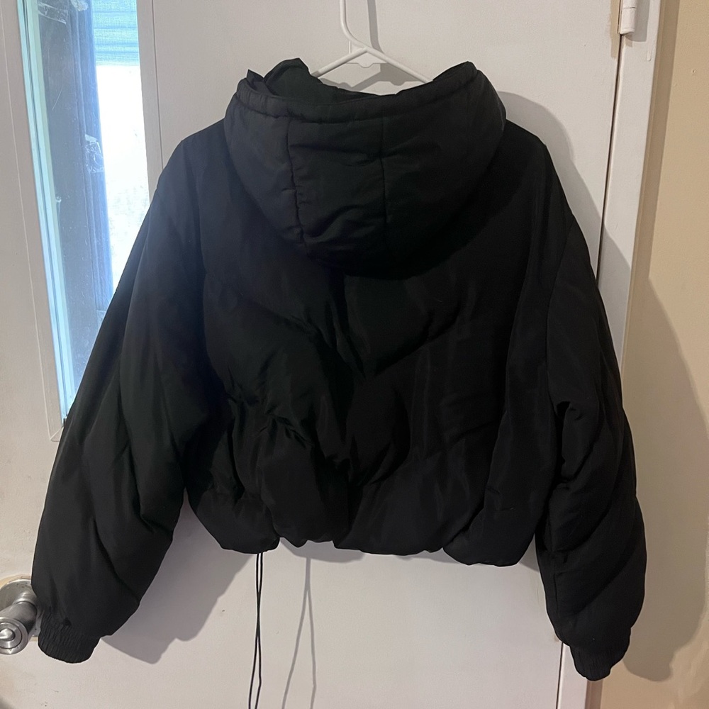Boohoo Cropped Black Puffer Coat Woman’s size 10 (Large)